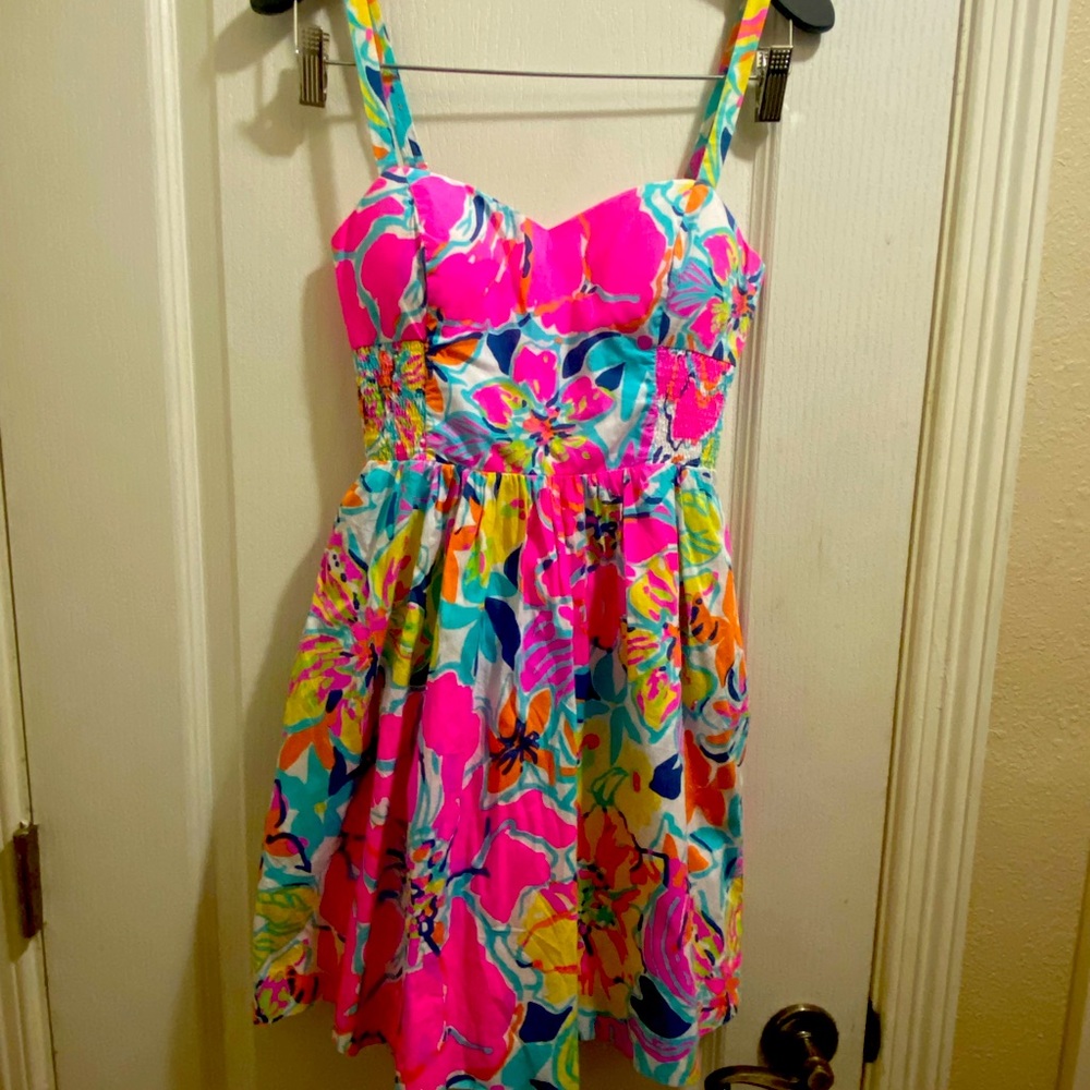 💕 Lilly Pulitzer size 00 💕
Spaghetti Strap Summer Dress
Worn once with pads